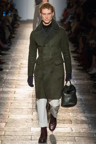 Look 17